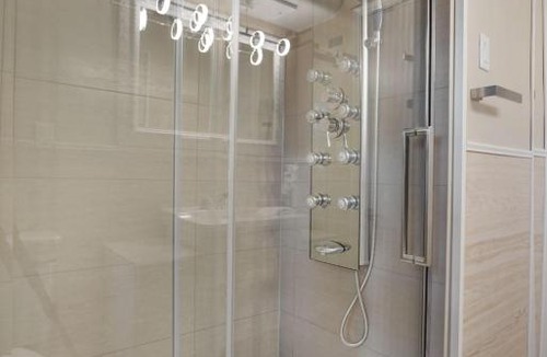 Waterford Villa | Riverside Retreat