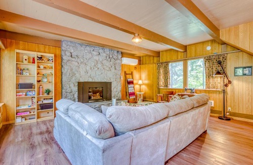 Welches House | Riverside Retreat