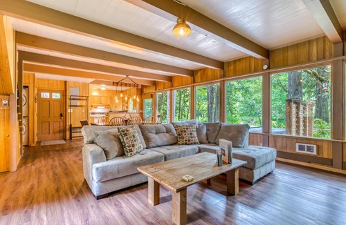 Welches House | Riverside Retreat