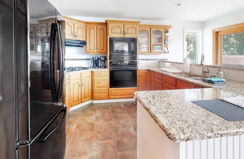 Brockville House | Riverside Retreat | Waterfront w/Private Hot Tub