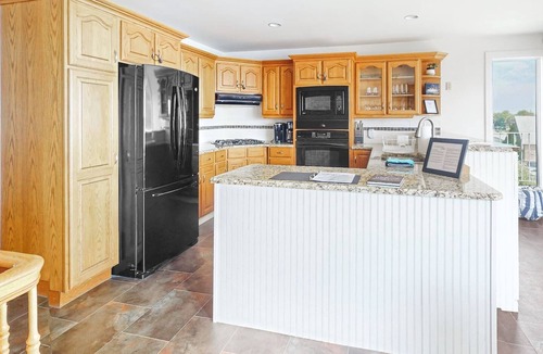 Brockville House | Riverside Retreat | Waterfront w/Private Hot Tub