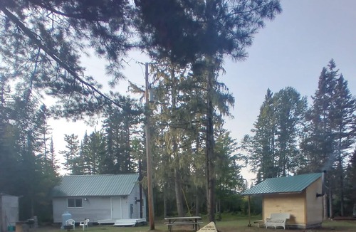 Lake Linden Cabin | Riverside Rustic Lodge -privacy/seclusion