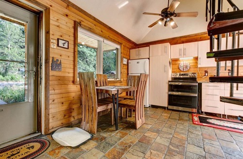 Lyons Cabin | Riverside`s Hideout Cabin- With Hot Tub!