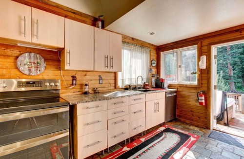 Lyons Cabin | Riverside`s Hideout Cabin- With Hot Tub!