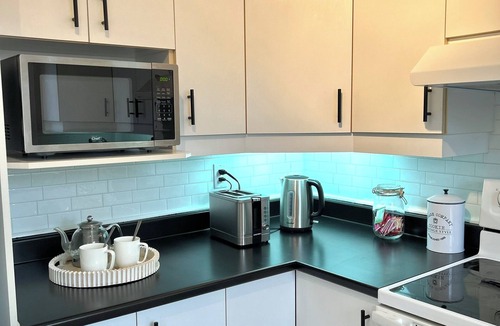LaSalle House | Riverside stay, 2 bedrooms, 1 office, free parking