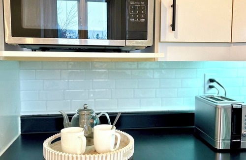 LaSalle House | Riverside stay, 2 bedrooms, 1 office, free parking
