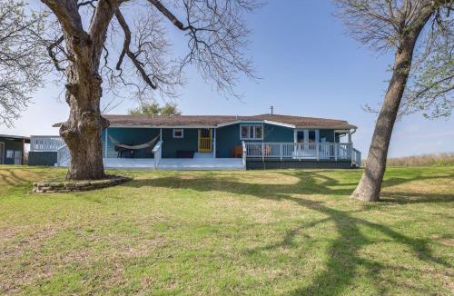 Milam County House | Riverside Texas Retreat w/Wraparound Porch!