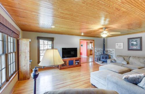 Milam County House | Riverside Texas Retreat w/Wraparound Porch!