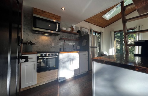 Verlot Cabin | Riverside Tiny House for 2