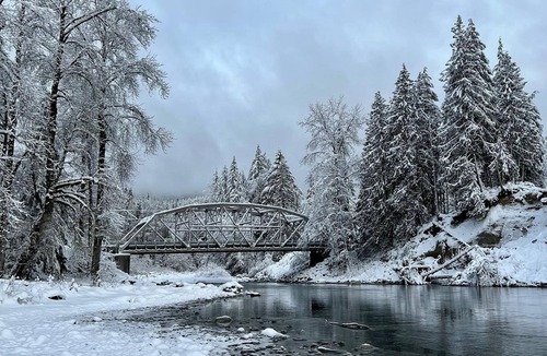 Verlot Cabin | Riverside Tiny House for 2