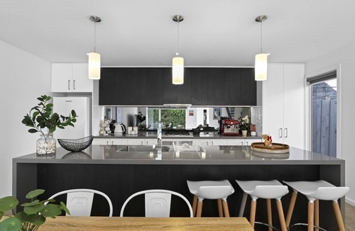 Carrum House | Riverside Villa & Pet Friendly