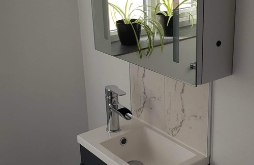 Stoke Gabriel Cabin | Riverside village hideaway with hot tub