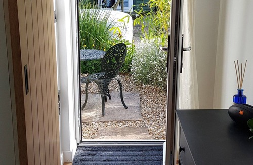 Stoke Gabriel Cabin | Riverside village hideaway with hot tub