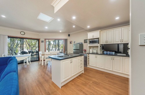 Mannum House | Riverside - Waterfront Luxury