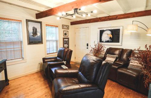 Bastrop House | Riverside Zen and Pet-Friendly Escape Retreat in Bastrop, Texas