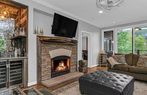 Lake Toxaway House | Riversong Falls