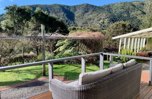 Thames House | RiverSong Retreat