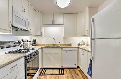 La Crosse House | 'RiverSong' Waterfront La Crosse Home w/Dock