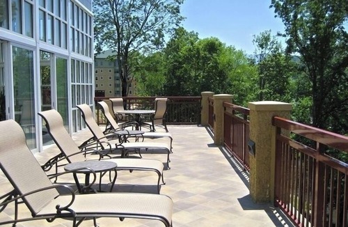 Pigeon Forge Condo | Riverstone 3BR condo, 5 min-Ripken/Dollywood/LeConte,Golf View, Indoor Pool