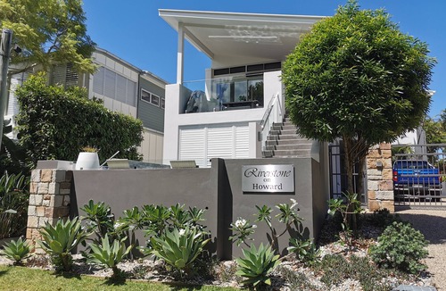 Noosaville House | RIVERSTONE on HOWARD 'Luxury River Villa'