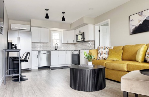 Newburgh Apartment | RiverStone Retreat A