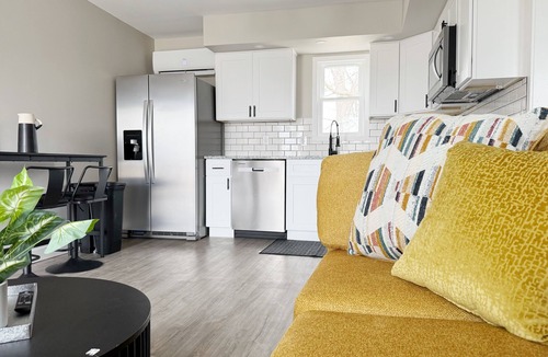 Newburgh Apartment | RiverStone Retreat A