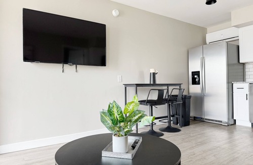 Newburgh Apartment | RiverStone Retreat A