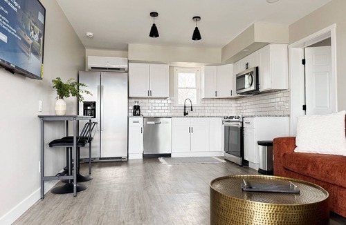 Newburgh Apartment | RiverStone Retreat D