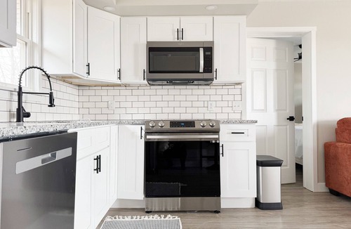 Newburgh Apartment | RiverStone Retreat D