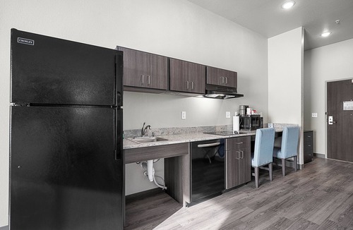 Chippewa Falls Hotel | Riverstone Suites - Chippewa Falls