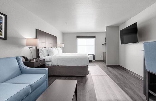 Chippewa Falls Hotel | Riverstone Suites - Chippewa Falls