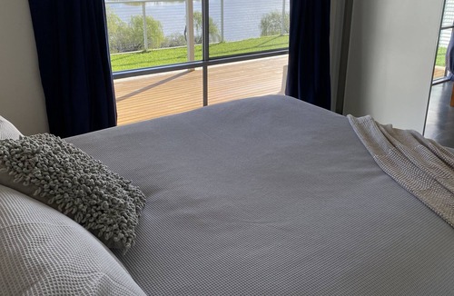 Seymour House | Rivertime - Life's Better by The River & The Bend