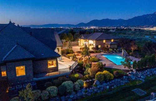Riverton House | Riverton Luxury Estate with Private Pool - Family Theatre Hot Tub Gym