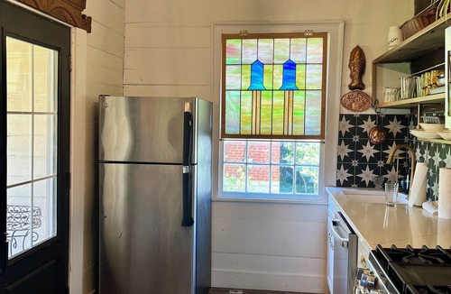 Ste Genevieve Cottage | ⚜️Rivertown Retreat⚜️ Lewis & Clark stayed here. King bed.nSleeps 4
