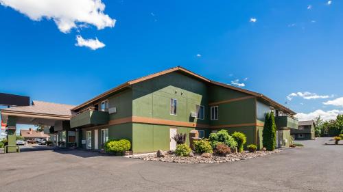 Clarkston Hotel | RiverTree Inn & Suites