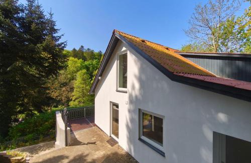 Randbol House | Riverview Cottage