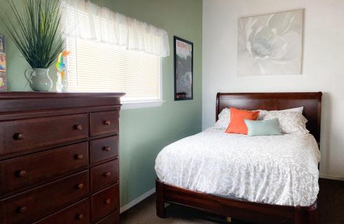 Klamath House | Riverview Cozy Home by the River