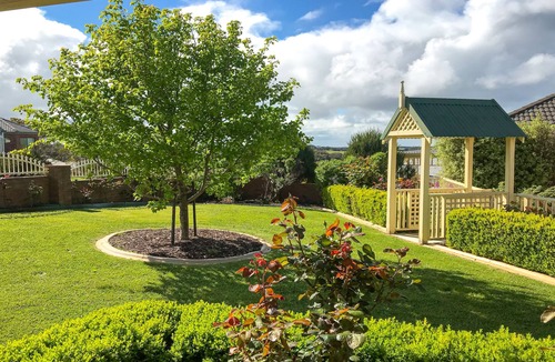 Warrnambool House | RIVERVIEW HEIGHTS Large/small Group Accommodation