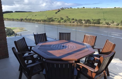 Warrnambool House | RIVERVIEW HEIGHTS Large/small Group Accommodation