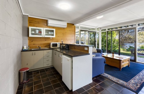 Jamieson House | Riverview Hill - Pet Friendly Country Getaway