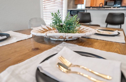 Clarkston House | Riverview Home - walking trails - convenient location