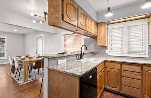 Clarkston House | Riverview Home - walking trails - convenient location