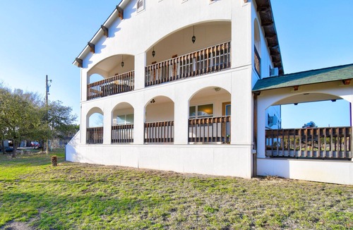 Ingram House | Riverview House, Lower Unit, 2BR/1BA, Balcony, Sleeps 6