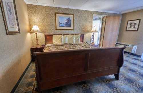 Somerset Hotel | Riverview Inn & Suites