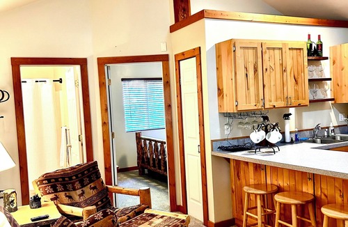 Kingston Condo | Riverview Lodge "Bear's Den" Condominium Cabin #6