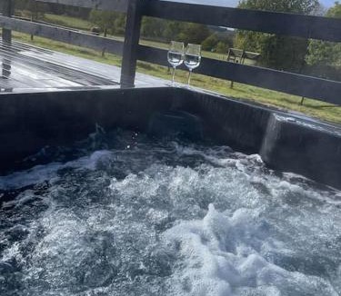 Duror Ski Chalet | Riverview Lodge & Luxury Hot Tub