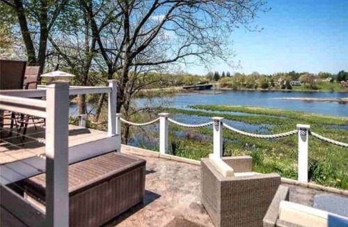Port Ontario House | Riverview Lodge Master Suite