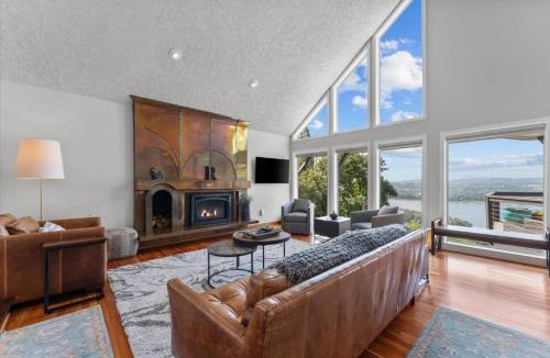 Camas House | Riverview Luxury Retreat