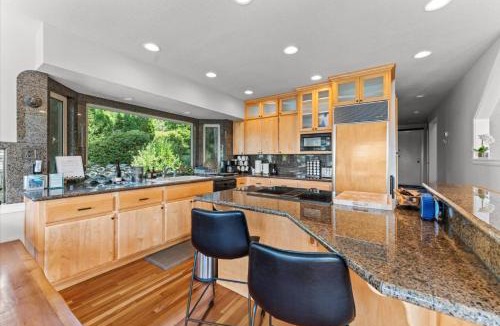 Camas House | Riverview Luxury Retreat