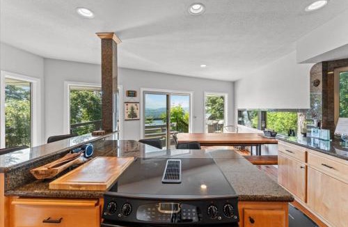 Camas House | Riverview Luxury Retreat